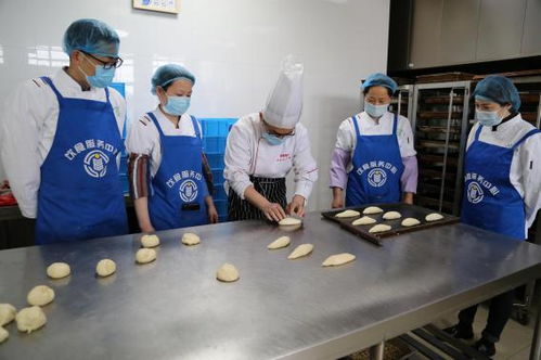 合肥工業大學飲食服務中心一行赴我校糕點廠調研學習