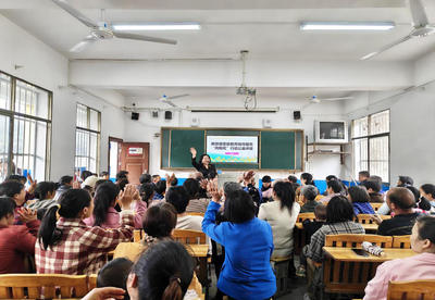 新邵縣家庭教育指導服務“向陽花”行動公益講座走進龍溪鋪鎮