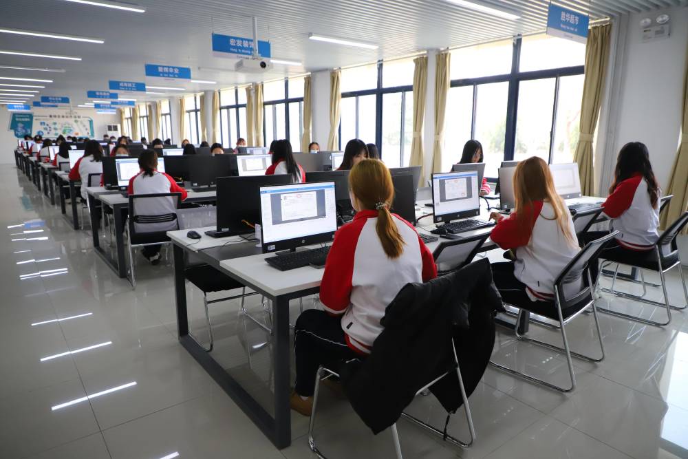 高端智庫看山東|助推職業教育現代化 專家團走進威海職業學院