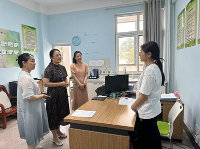 傾聽“芯”聲 “寓”見關懷--校領導走訪畢業生宿舍